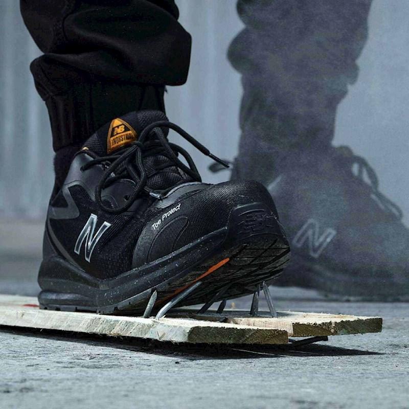 New balance safety sneakers 2025