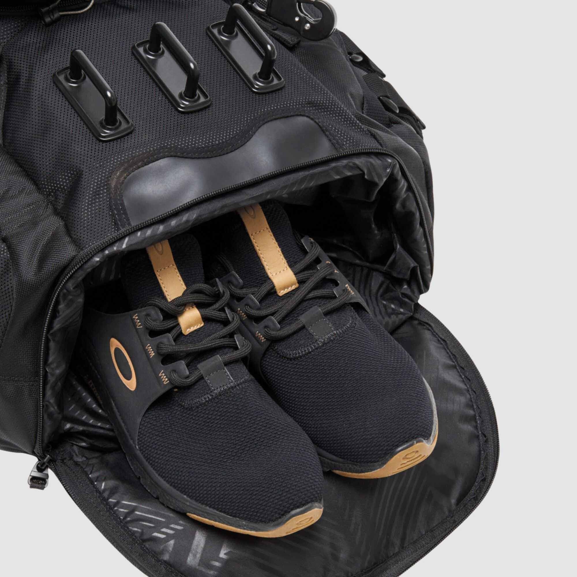 Oakley Kitchen Sink Backpack Stealth Black 34 Litres | Rebel Sport